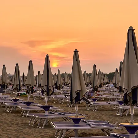 Charming With Private Garden Apartamento Bibione